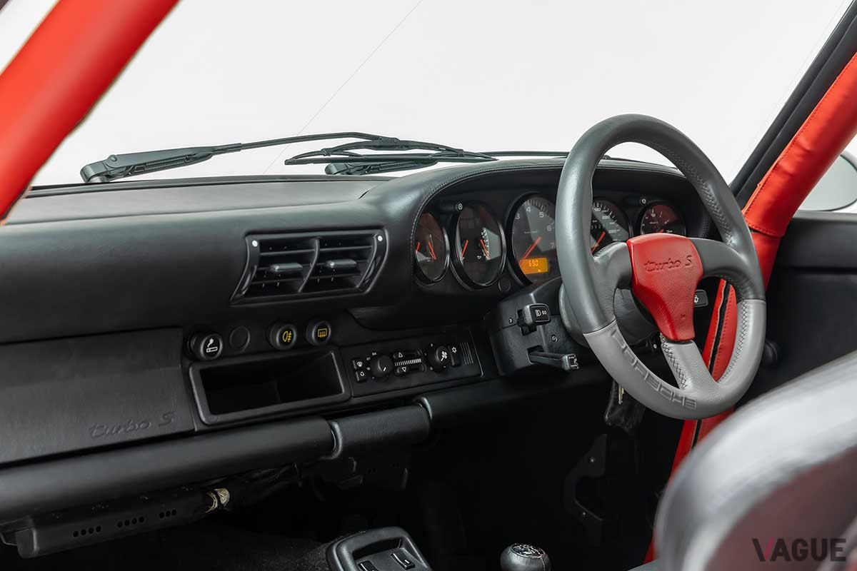 オークションに登場した1993年式ポルシェ「911ターボS ライトウェイト」(c)2023 Courtesy of RM Sotheby's