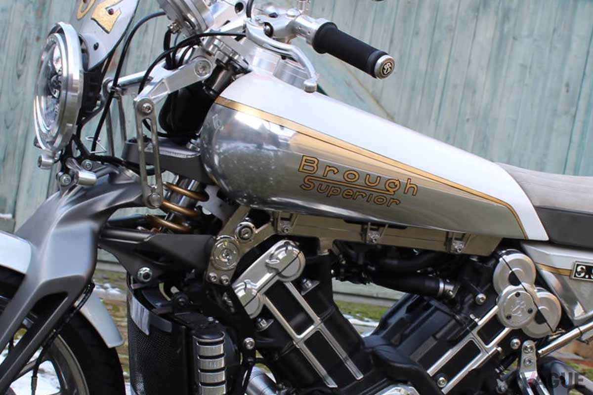 クラシックカーの国際マーケットプレイスである「Classic Trader」に出品されたブラフ・シューペリア「SS100」