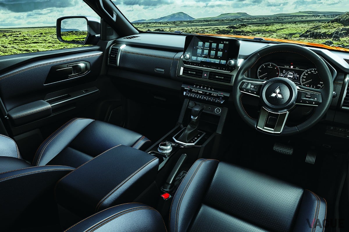 三菱「トライトン」のインテリア