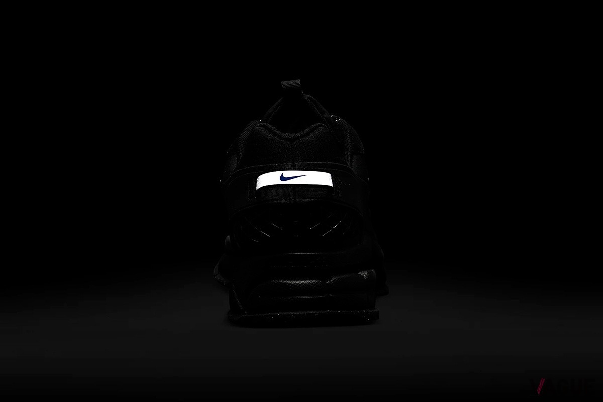 冬仕様の「ナイキ ズーム ボメロ ローム」