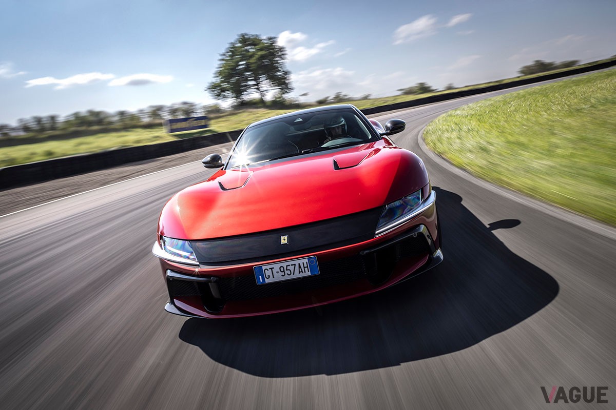 フェラーリ「ドーディチ チリンドリ」