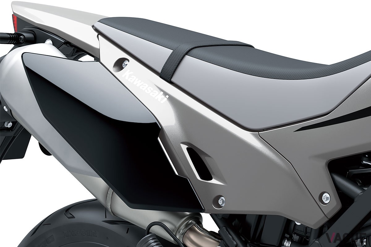 2025年1月13日に発売されることが決定したカワサキの新世代“スーパーモト”「KLX230SM」