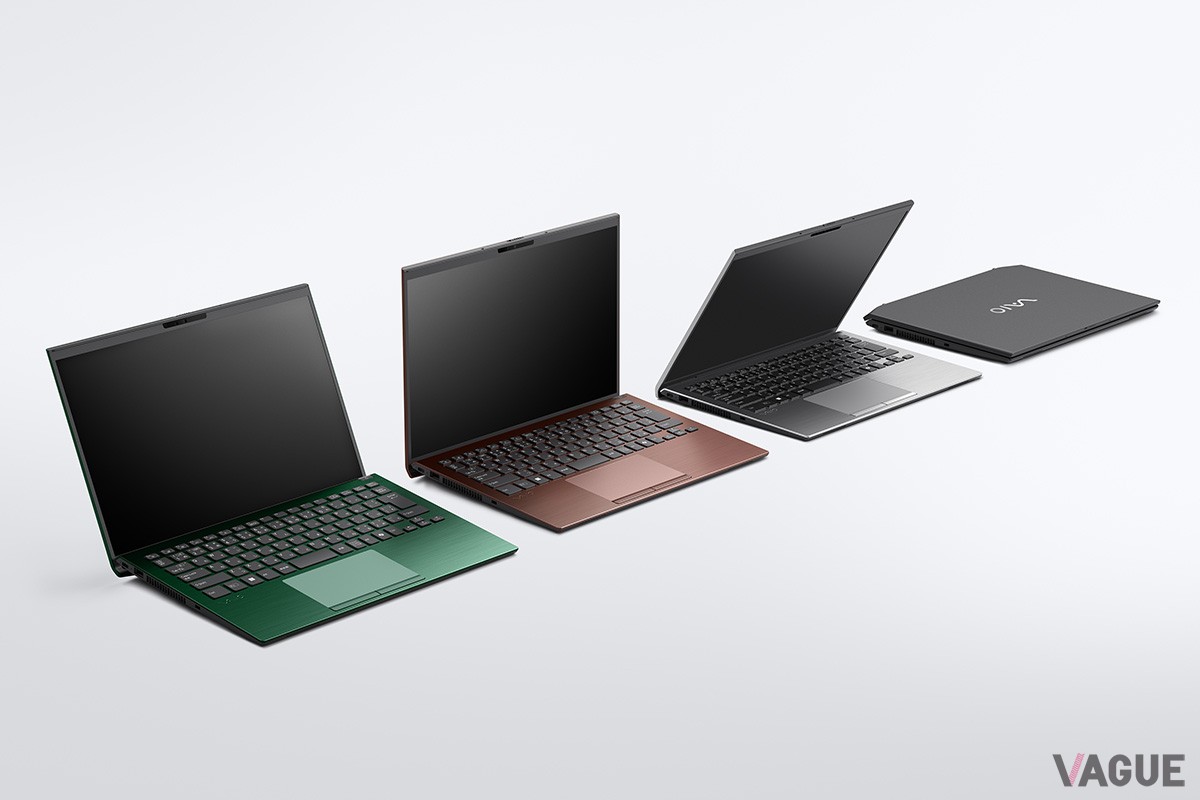 最軽量構成時ならわずか948g。14型ワイドで1kgを切る軽さは驚きのひと言、長時間駆動可能なスタミナ仕様でACアダプタを持ち歩かずに済むのもありがたい