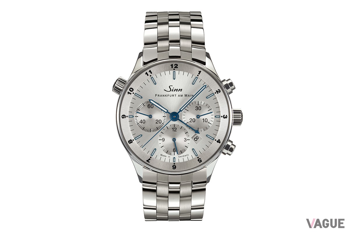 ステンレススチールブレスレットを付けた姿