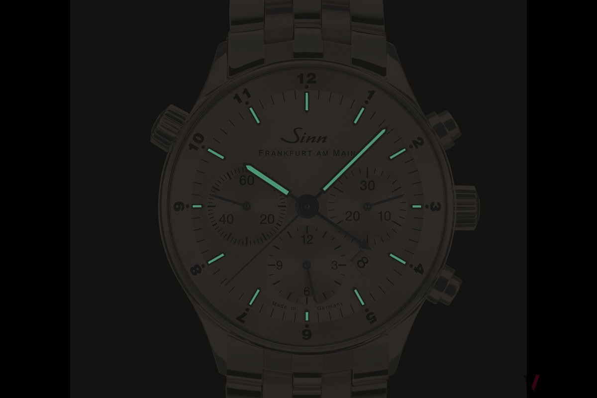 夜光でみせる姿。控えめな発光