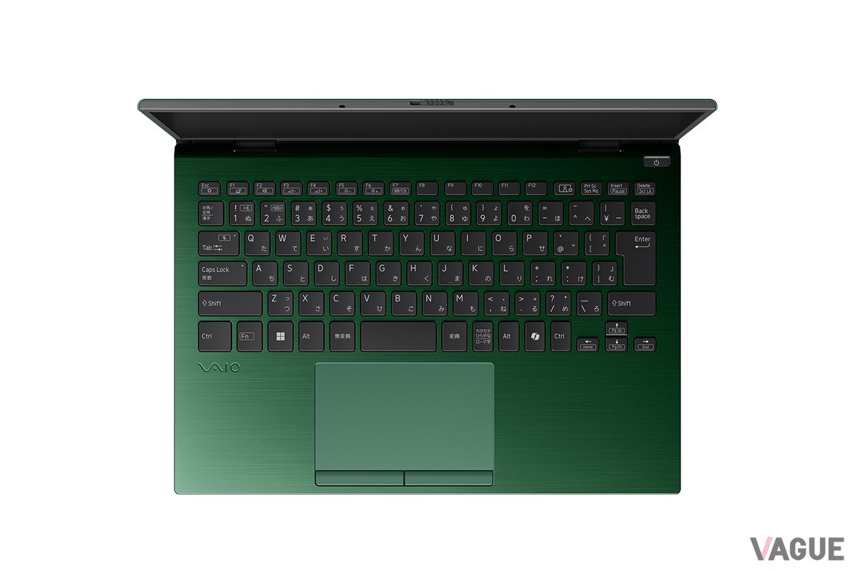 パーム部分にはアルミの一枚板を採用。表面に施したアルマイト（陽極酸化）処理が美しさと耐久性を両立させる