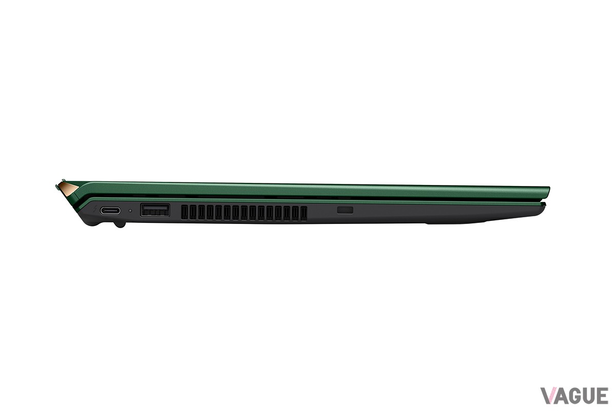 本体サイズは幅312×奥行き226.4×厚さ13.8〜18.9mm。左右両方の側面にUSB-Cポートを装備するため、電源の位置を気にせずスムーズに充電できる