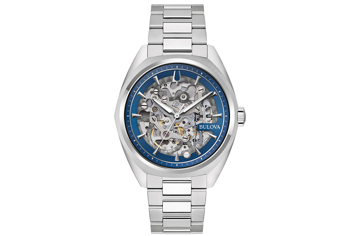 ・「クラシック サーベイヤー」96A292・価格：6万1600円・ケース径：41mm ・ケース厚：12.2mm ・ケース：ステンレススチール ・ムーブメント：自動巻き、42時間パワーリザーブ ・ストラップ：ステンレススチール・防水性能：3気圧防水