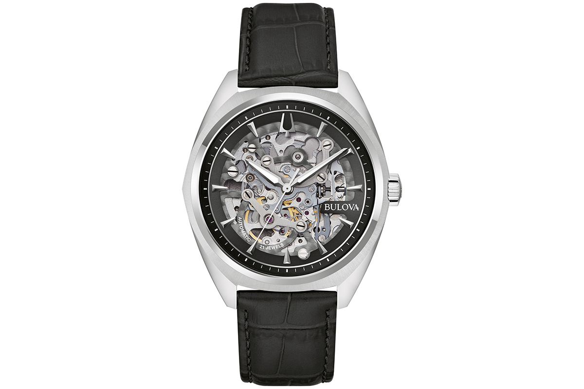 ・「クラシック サーベイヤー」96A310・価格：5万6100円 ・ケース径：41mm ・ケース厚：12.2mm ・ケース：ステンレススチール ・ムーブメント：自動巻き、42時間パワーリザーブ ・ストラップ：カーフレザー・防水性能：3気圧防水