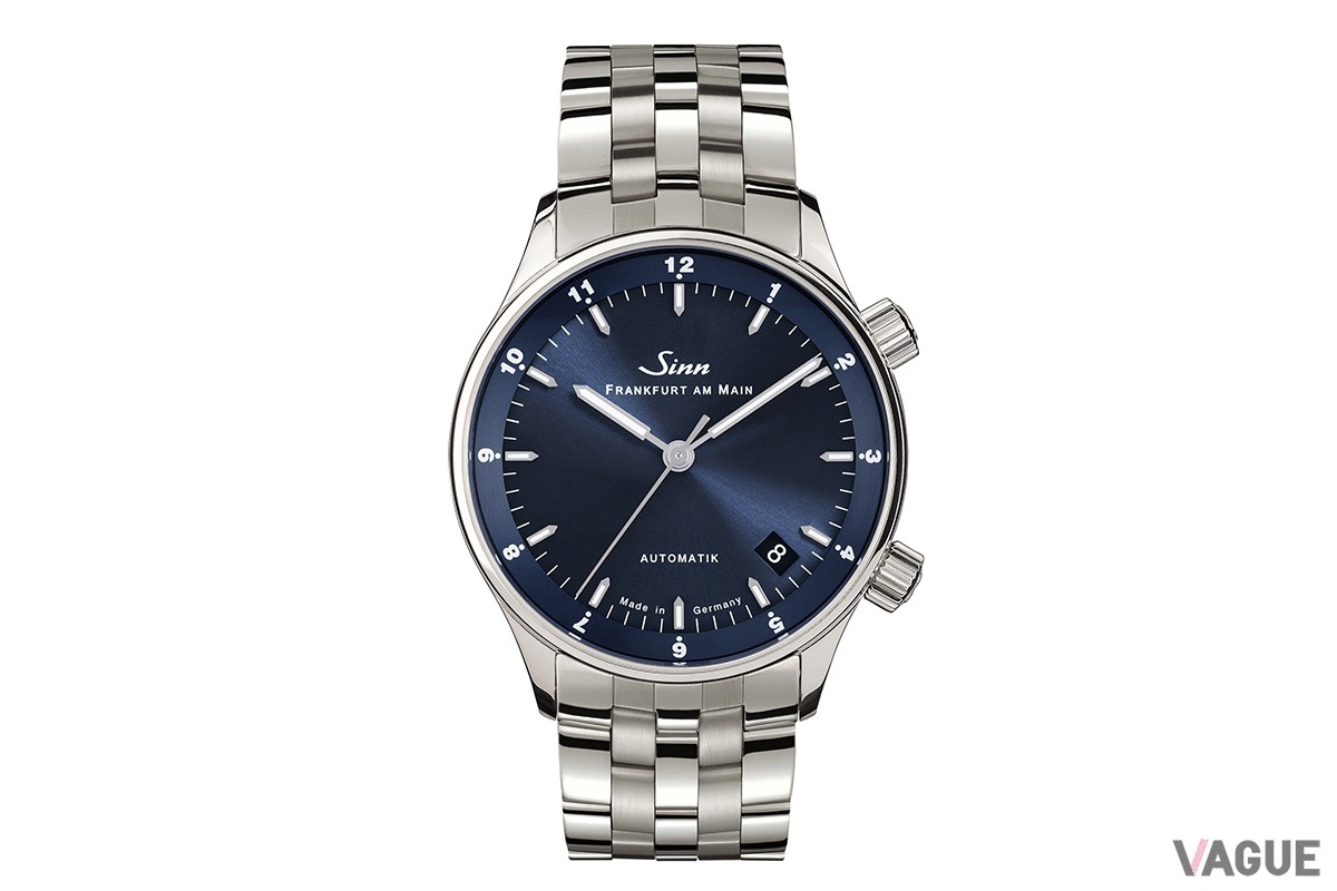 ステンレススチールブレスレットを付けた姿