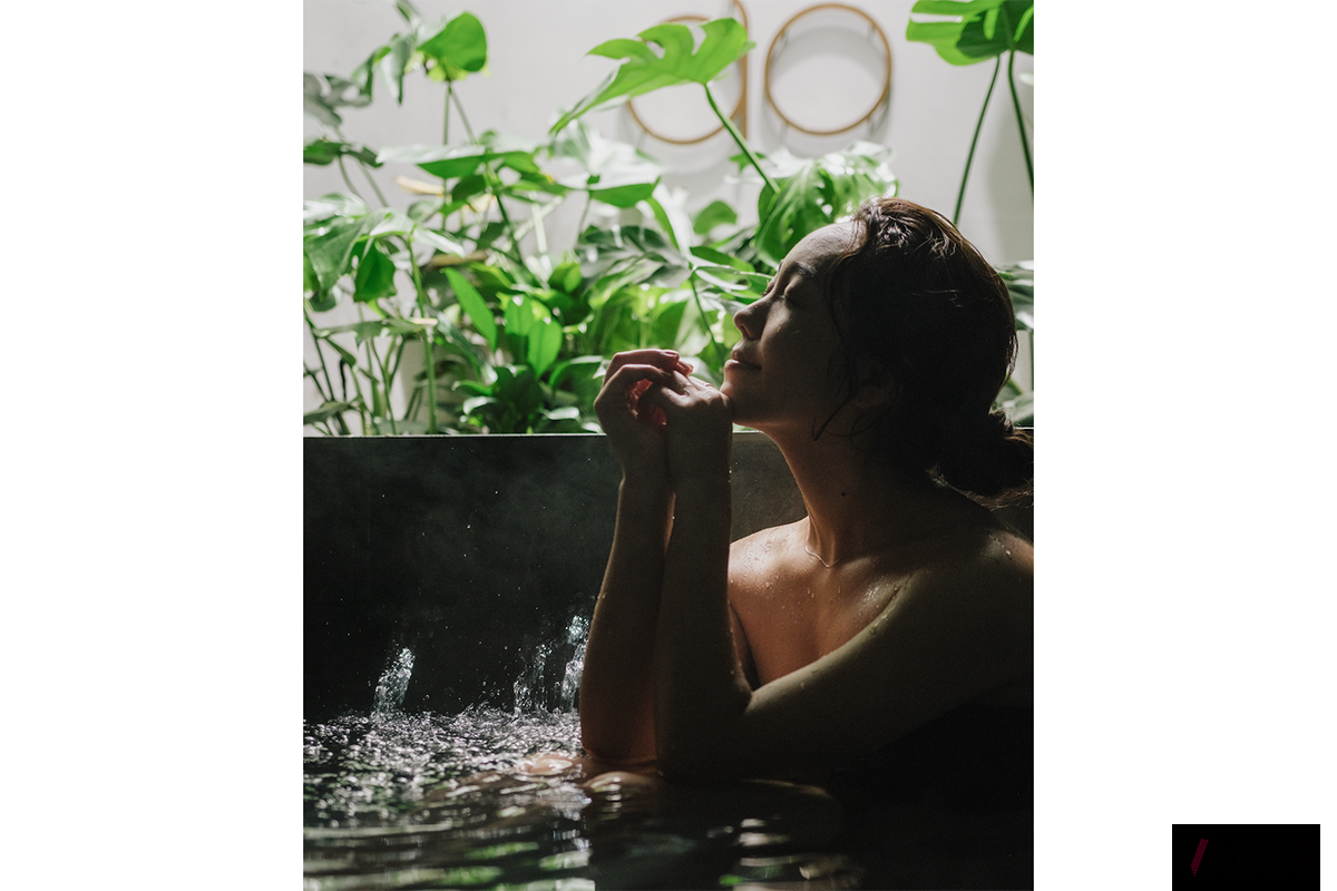 植物を横にした半露天風呂