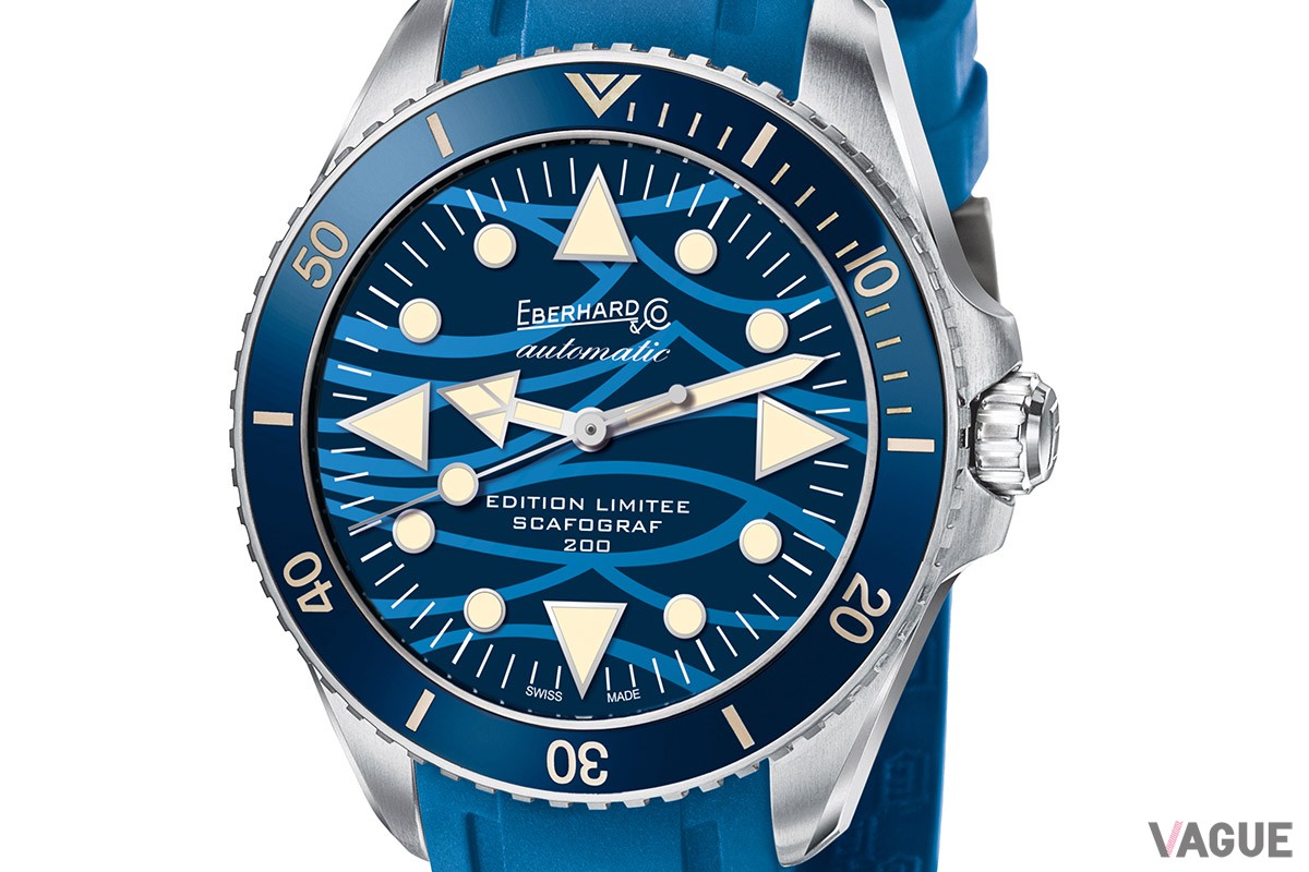 ブルーのラバーストラップが爽やかな「REF: 41046. CU」（82万5000円 消費税込）。ストラップには「E」のロゴの刻印も