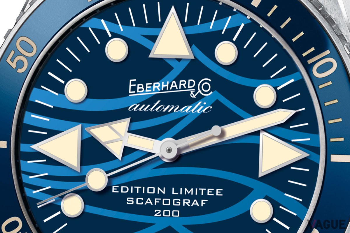 ブルーのラバーストラップが爽やかな「REF: 41046. CU」（82万5000円 消費税込）。ストラップには「E」のロゴの刻印も