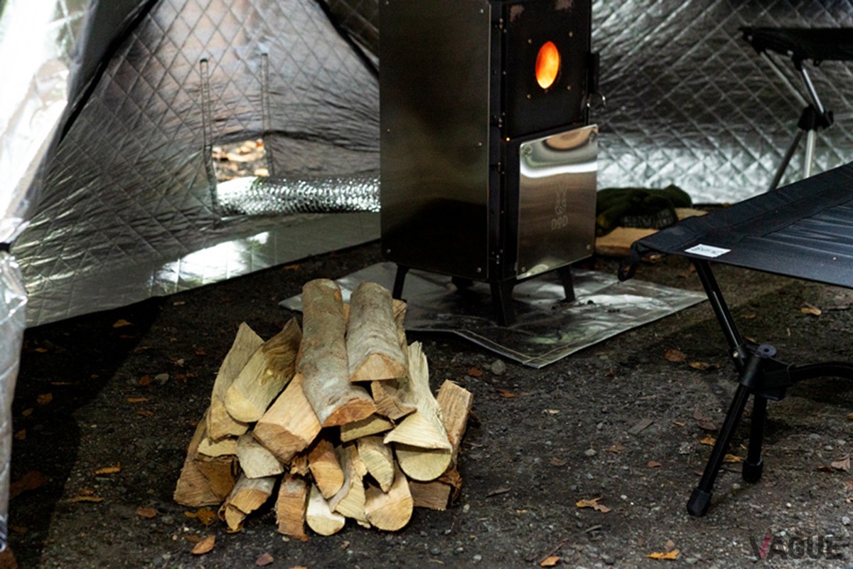 少量の薪で温められる