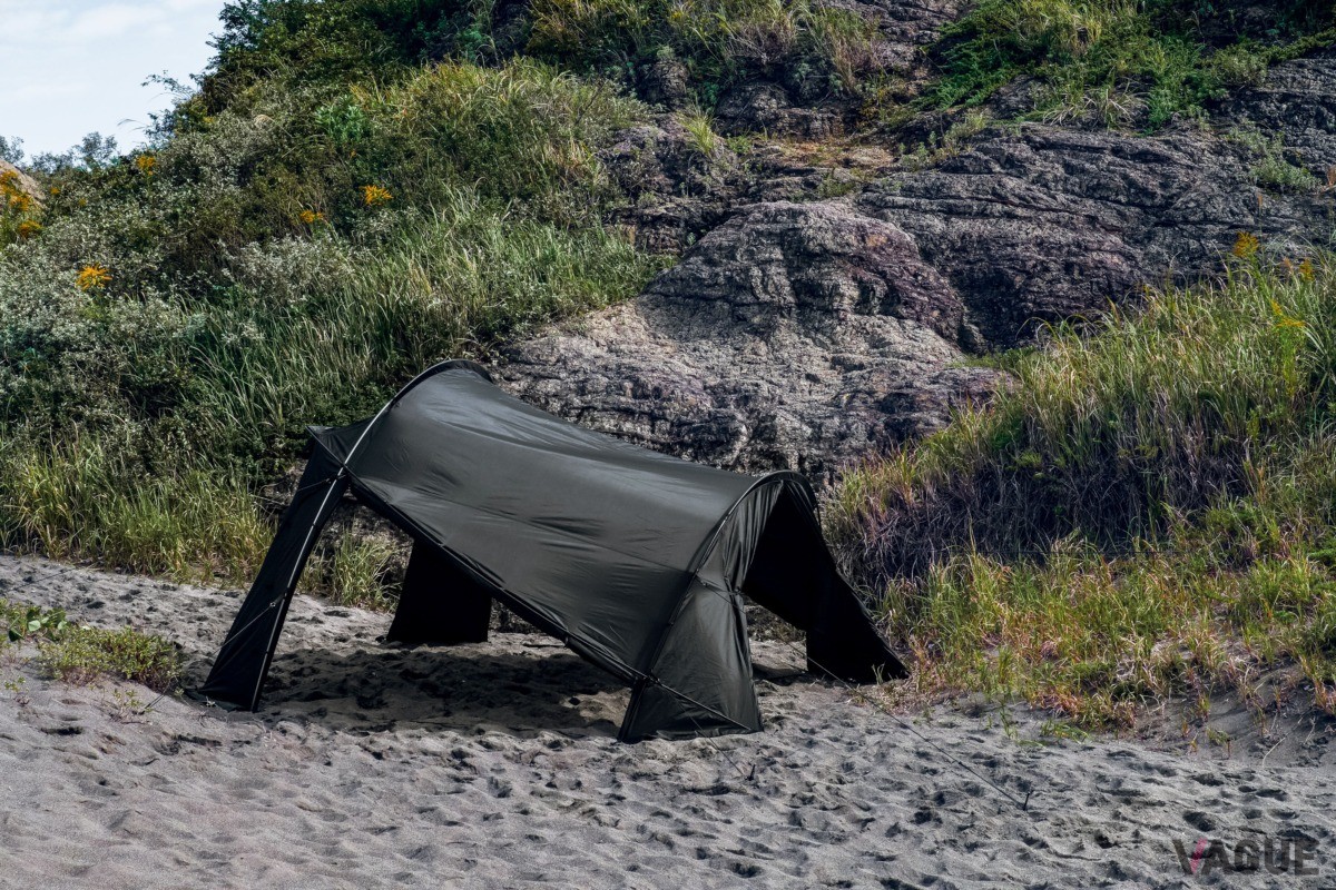 キャンプスタイルの主役として引き立て、無骨でかっこいい空間を作り上げる