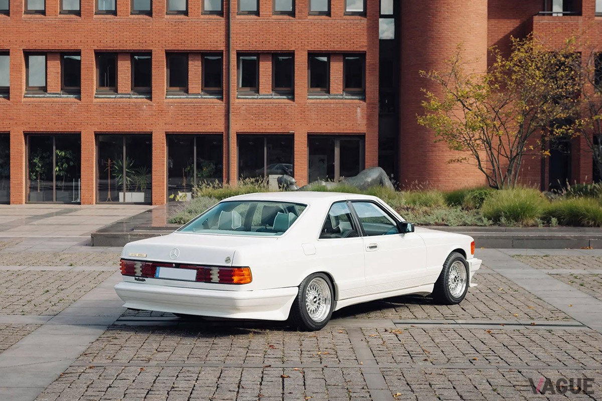 メルセデス・ベンツ「500SEC」をガルウイング仕様に改造した「500SGS ガルウィング」（C）RMサザビーズ