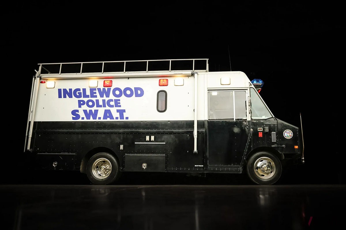 アメリカのオークションサイトに出品されたSWATの退役車両。緊急灯などはそのまま残され、まるで現役当時のよう（C）Bring a Trailer