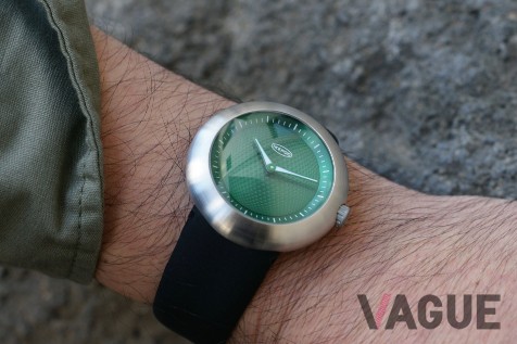 30周年のメモリヤルイヤーを飾るモデルは、モダンなダイヤルデザインにアップデート