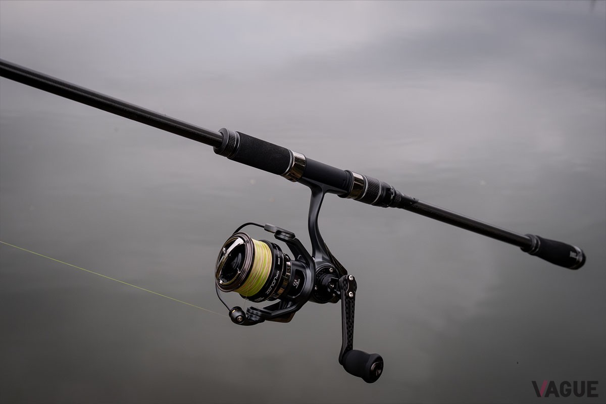 スーパーライトショアジギングのタックル。写真はロッド「AbuGarcia XSLS-952SL」、リール「AbuGarcia ZENON MGX300MS」