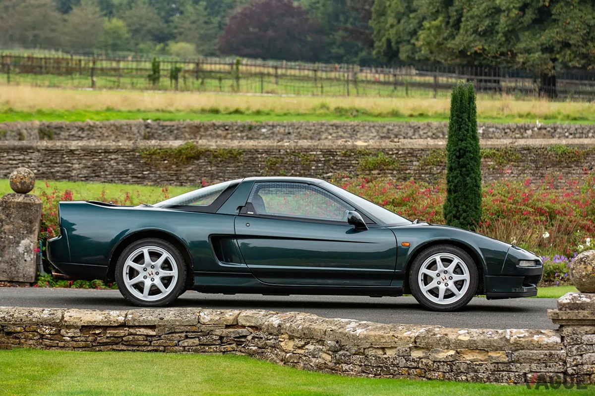 ザ・ペニンシュラ ロンドンで開催されたRMサザビーズのオークションに出品された1994年式のホンダ「NSX-R」（前期型）（C）RM サザビーズ