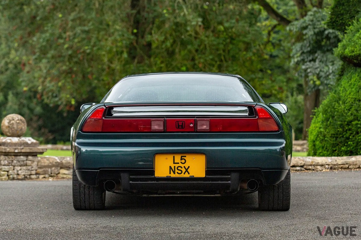 ザ・ペニンシュラ ロンドンで開催されたRMサザビーズのオークションに出品された1994年式のホンダ「NSX-R」（前期型）（C）RM サザビーズ