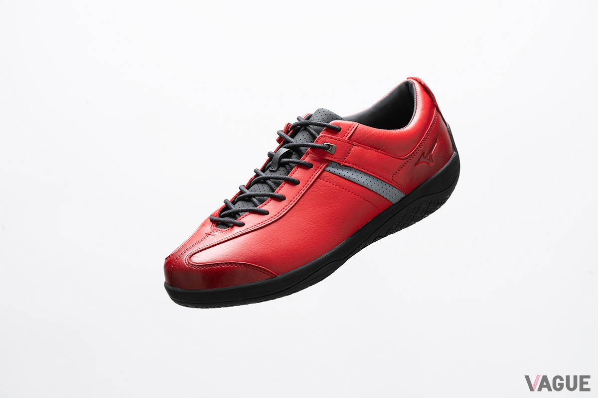 ミズノの新作ドライビングシューズ「BARECLUTCH L」