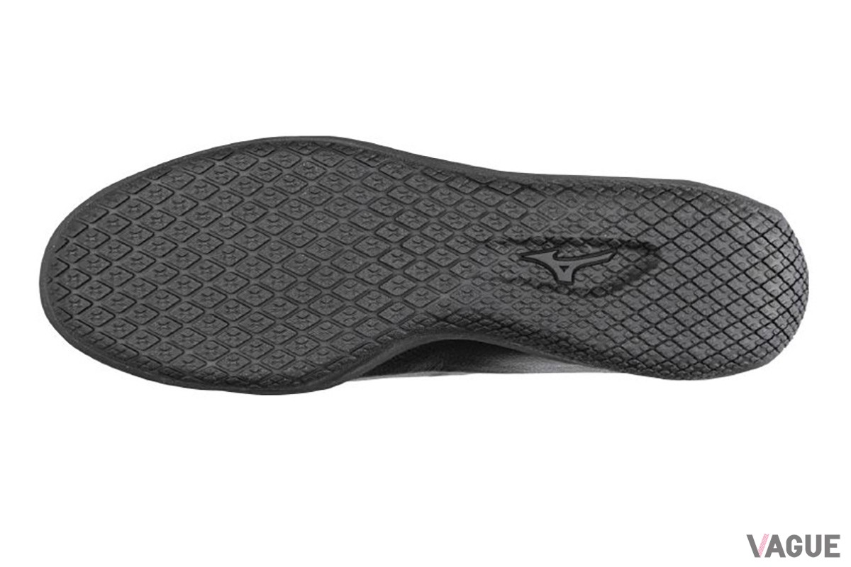 ミズノの新作ドライビングシューズ「BARECLUTCH L」