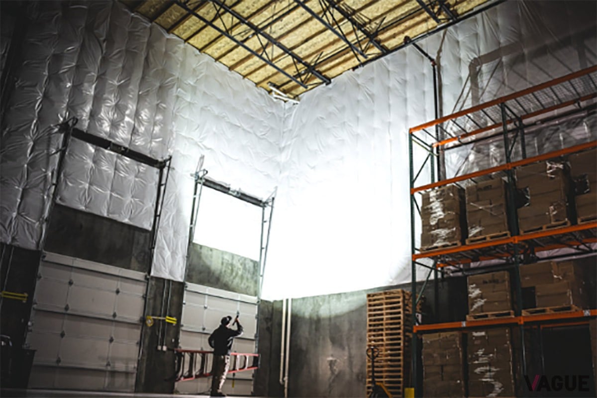 「ハイ」モードで3800ルーメン、「ターボ」では8000ルーメンという明るさ。USB-Cポートからの充電にも対応する