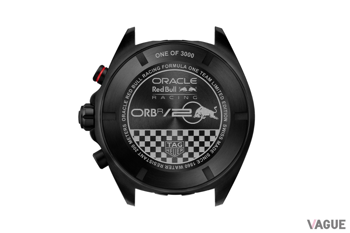 ケースバックには3000本のみのリミテッドエディションであることを示す「ONE OF 3000」を刻印