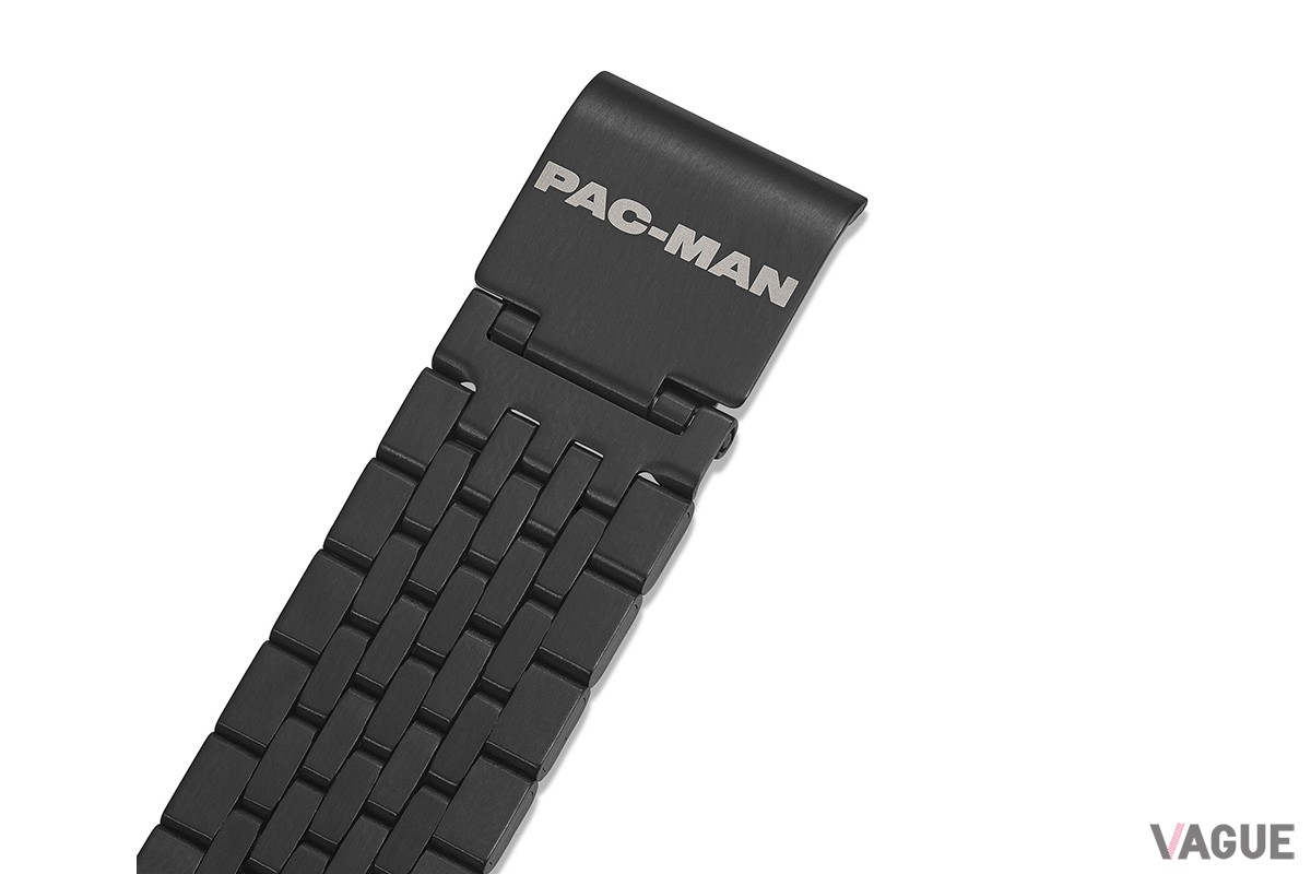 中留カバーには「PAC-MAN」、ケースバックにはキャラクターとロゴを刻印