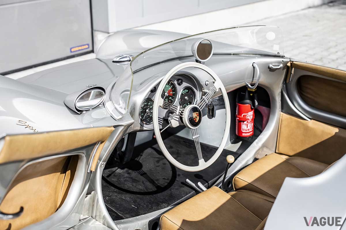 オークションに出品された1955年製ポルシェ「550スパイダー」　Remi Dargegen(c)2024 Courtesy of RM Sotheby's