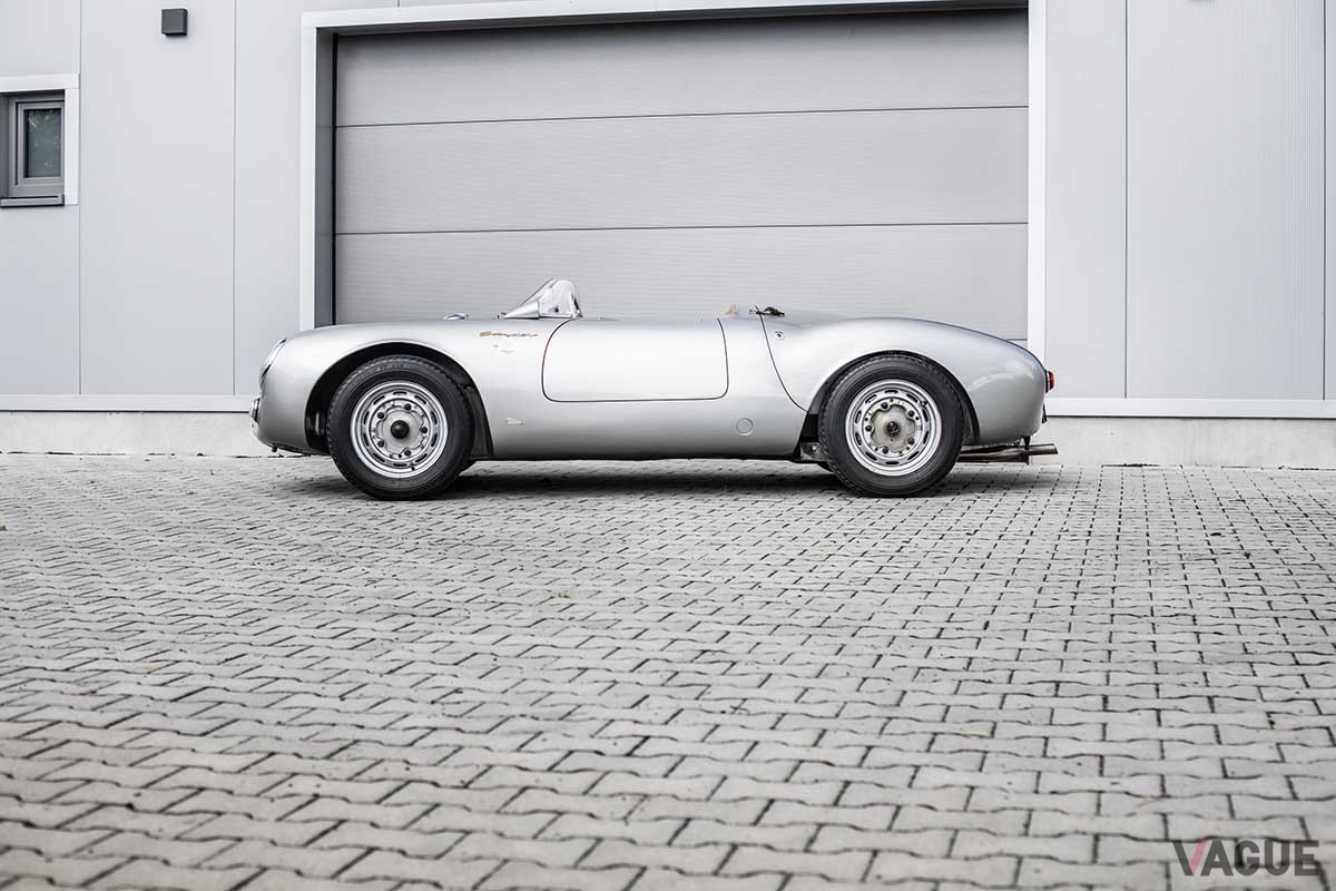 オークションに出品された1955年製ポルシェ「550スパイダー」　Remi Dargegen(c)2024 Courtesy of RM Sotheby's
