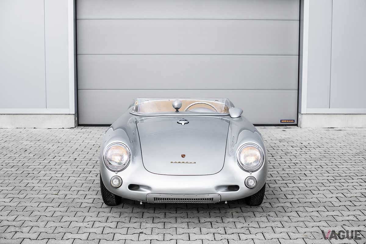 オークションに出品された1955年製ポルシェ「550スパイダー」　Remi Dargegen(c)2024 Courtesy of RM Sotheby's