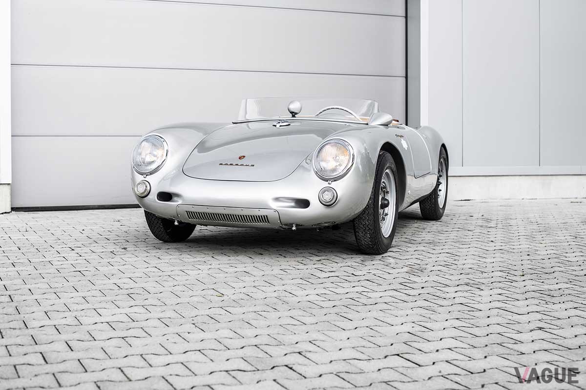 オークションに出品された1955年製ポルシェ「550スパイダー」　Remi Dargegen(c)2024 Courtesy of RM Sotheby's