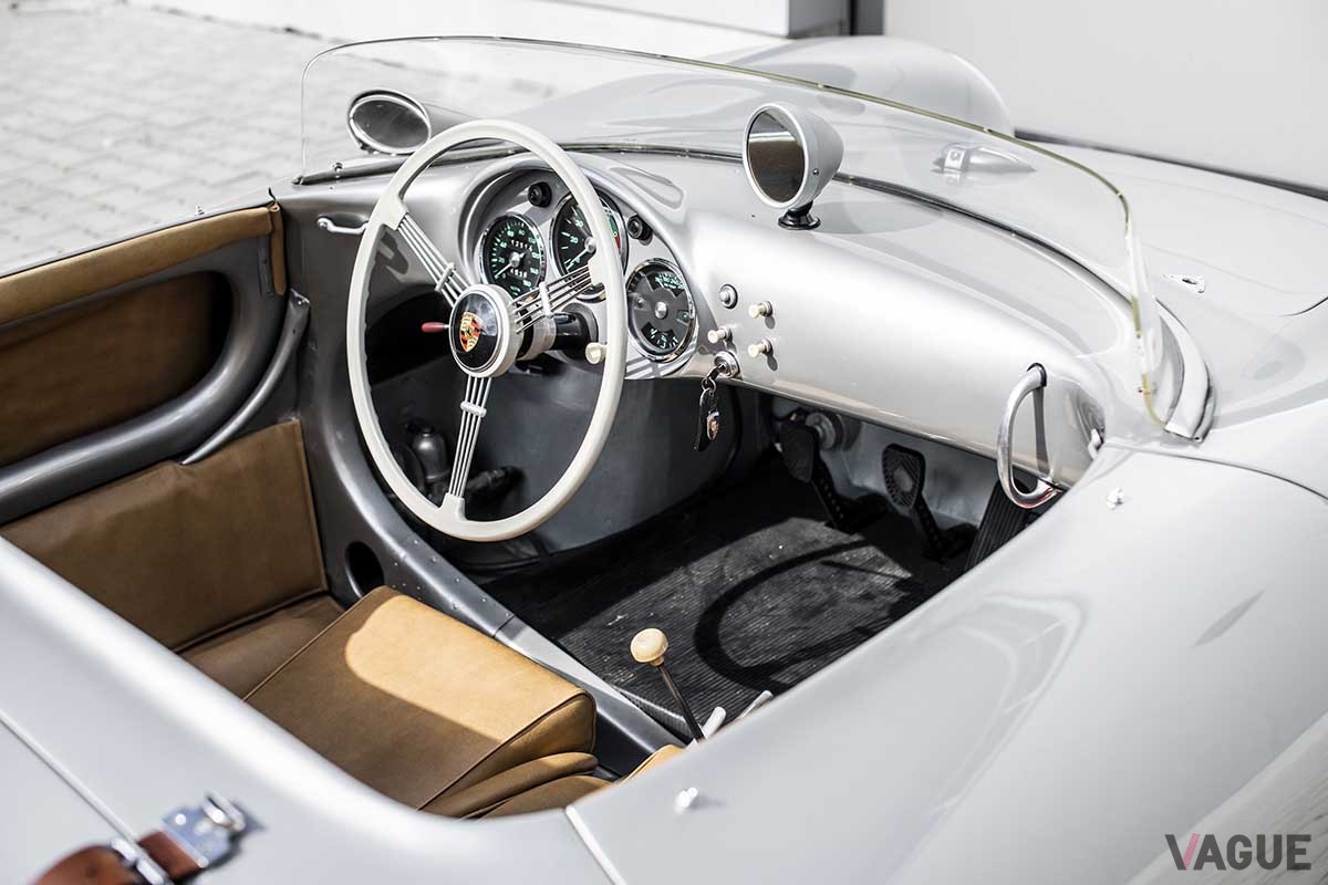 オークションに出品された1955年製ポルシェ「550スパイダー」　Remi Dargegen(c)2024 Courtesy of RM Sotheby's