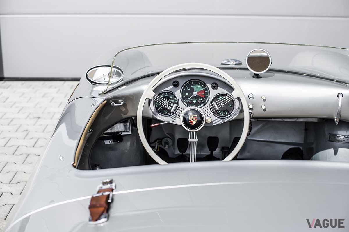 オークションに出品された1955年製ポルシェ「550スパイダー」　Remi Dargegen(c)2024 Courtesy of RM Sotheby's