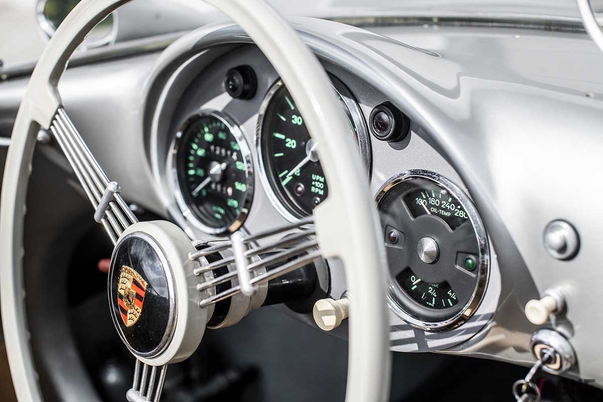 オークションに出品された1955年製ポルシェ「550スパイダー」　Remi Dargegen(c)2024 Courtesy of RM Sotheby's