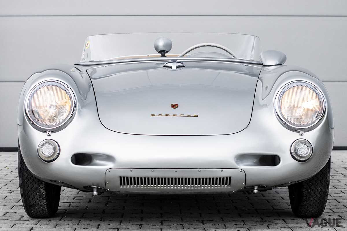 オークションに出品された1955年製ポルシェ「550スパイダー」　Remi Dargegen(c)2024 Courtesy of RM Sotheby's