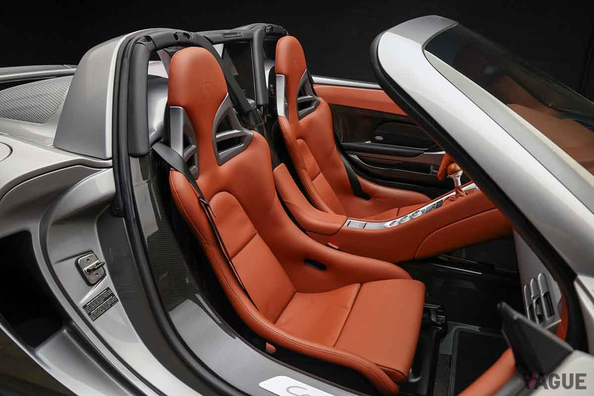 オークションに登場、約2億3000万円で落札された2005年式ポルシェ「カレラGT」。走行距離は7360kmだ　John Afravi（c）2025 Courtesy of RM Sotheby's