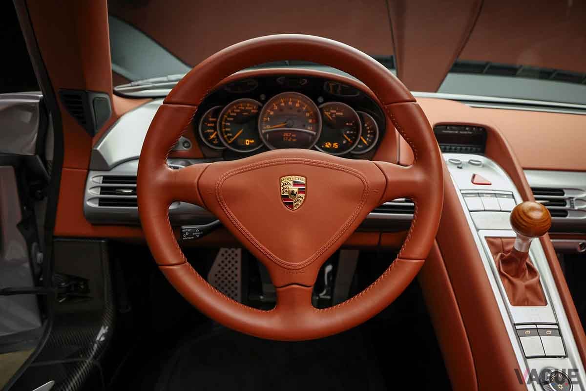 オークションに登場、約2億3000万円で落札された2005年式ポルシェ「カレラGT」。走行距離は7360kmだ　John Afravi（c）2025 Courtesy of RM Sotheby's