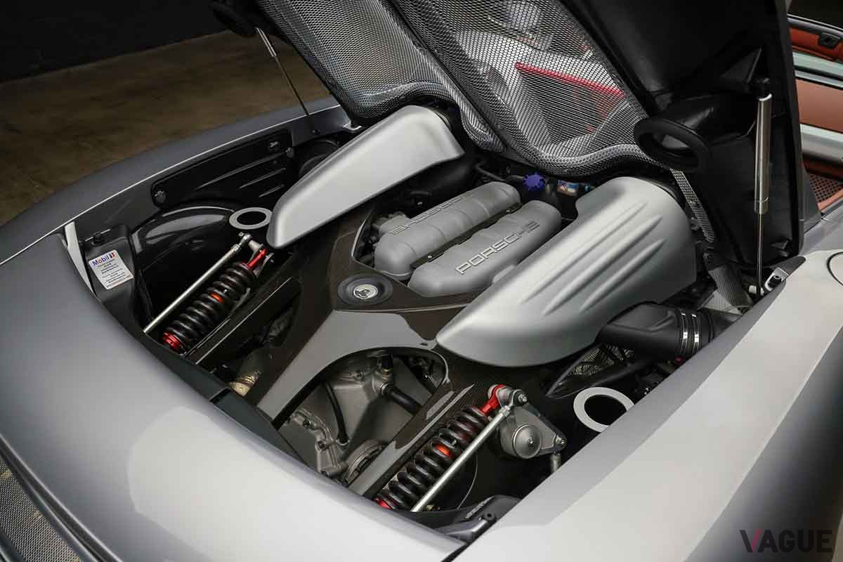 オークションに登場、約2億3000万円で落札された2005年式ポルシェ「カレラGT」。走行距離は7360kmだ　John Afravi（c）2025 Courtesy of RM Sotheby's