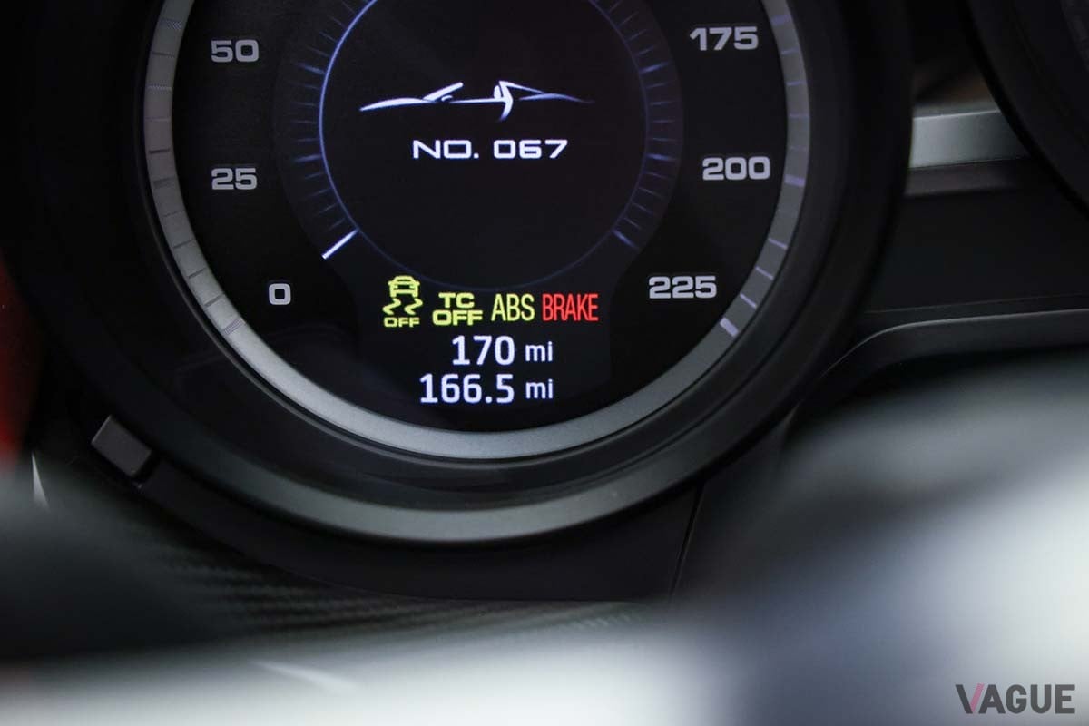 オークションに登場した2015年式ポルシェ「918“ヴァイザッハ”スパイダー」のインテリア(c)2024 Courtsy of RM Sotheby's