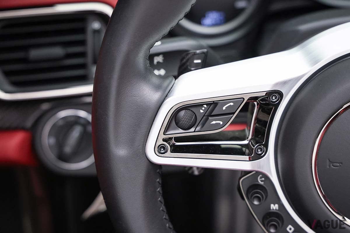 オークションに登場した2015年式ポルシェ「918“ヴァイザッハ”スパイダー」のインテリア(c)2024 Courtsy of RM Sotheby's