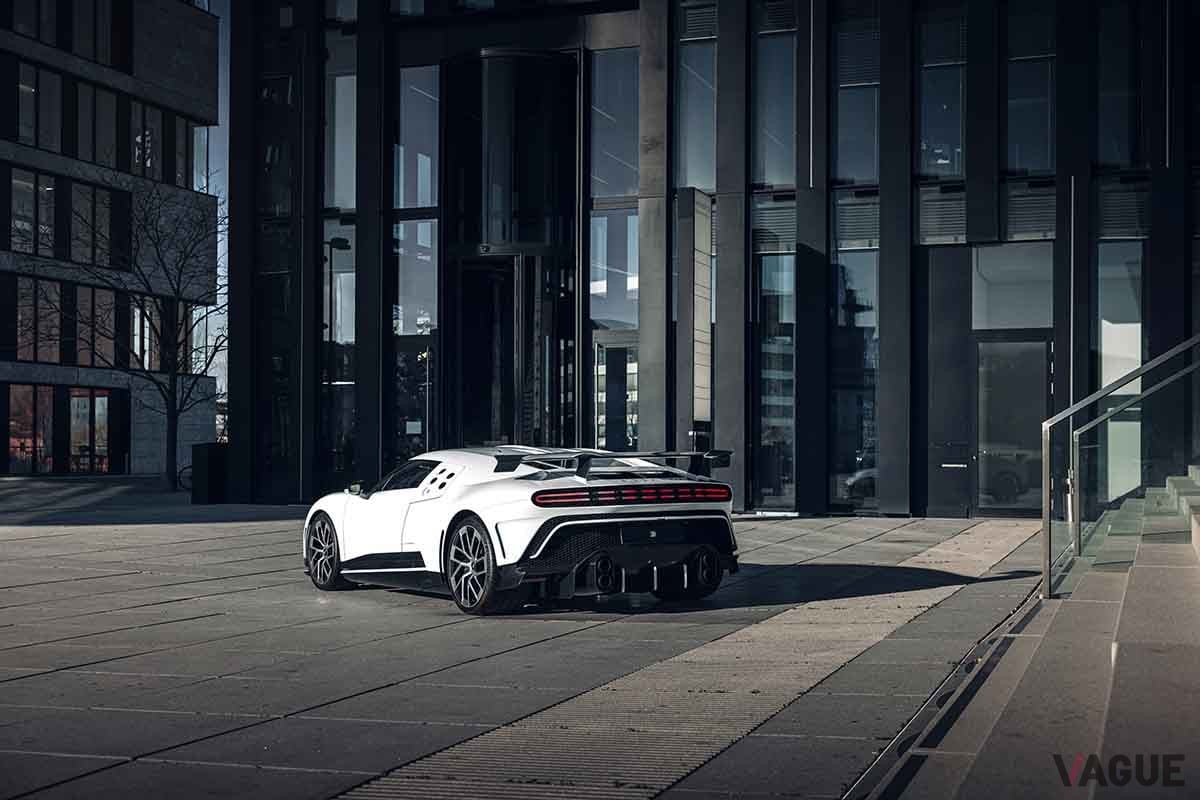 予想落札価格は20億円超え!? 最高速度は380キロの超ド級スーパー