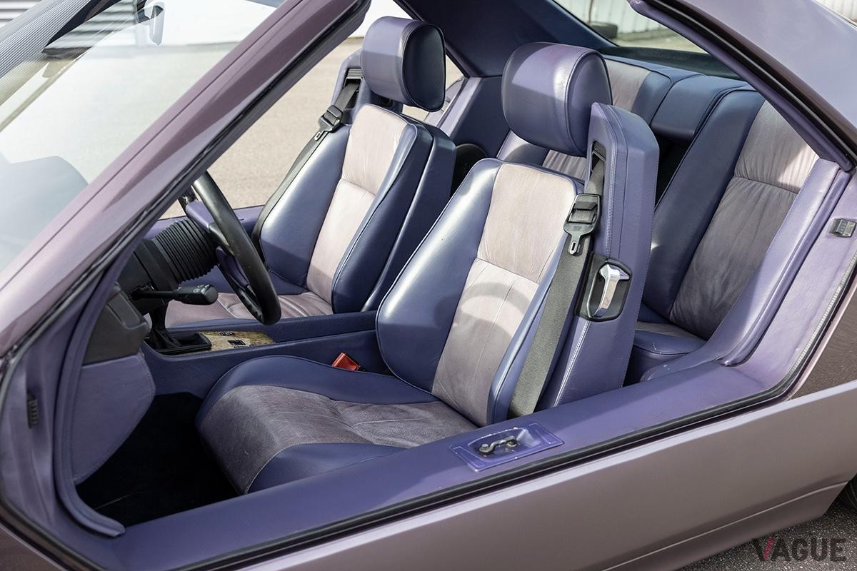 オークションに出品されたBoschert（ボシャート）「B300 ガルウィング」のインテリア