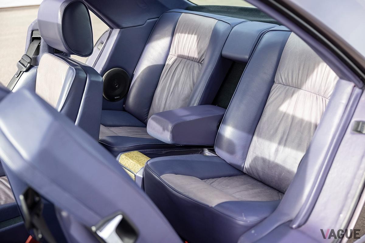 オークションに出品されたBoschert（ボシャート）「B300 ガルウィング」のインテリア