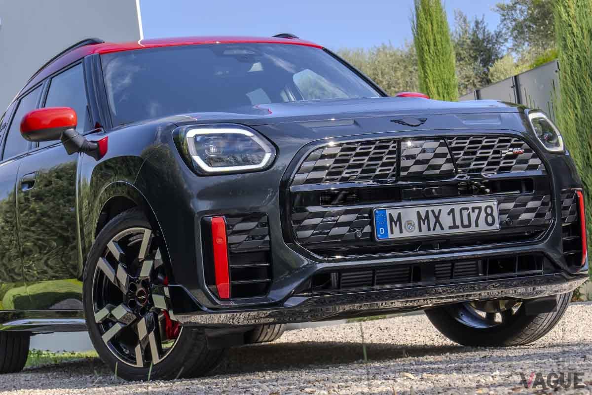 新型「ミニJCWカントリーマン」