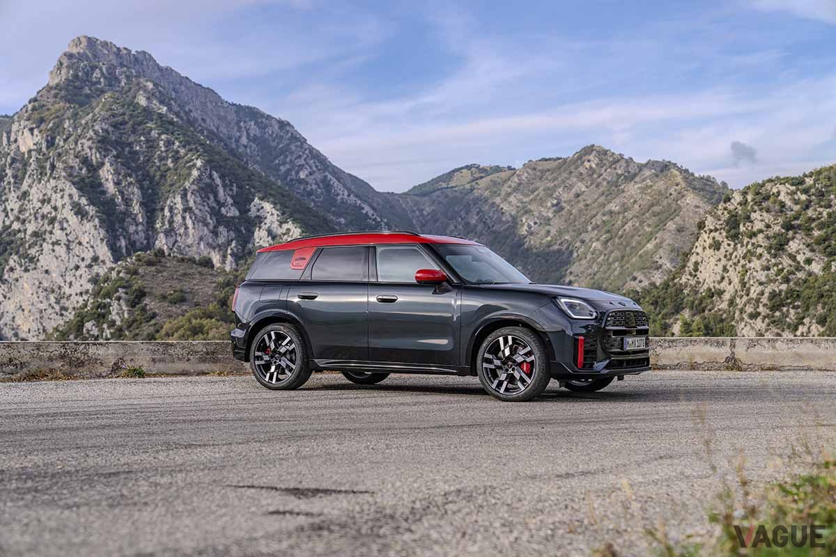 新型「ミニJCWカントリーマン」