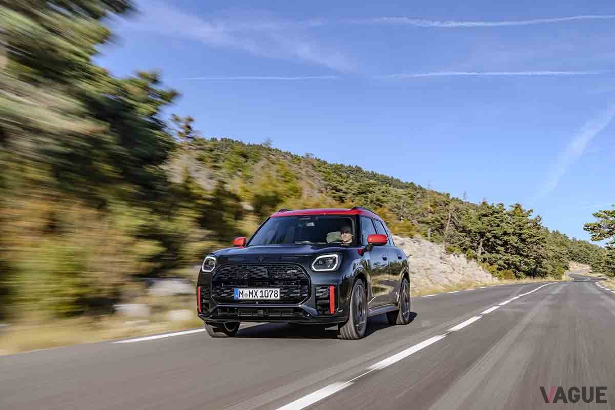 新型「ミニJCWカントリーマン」