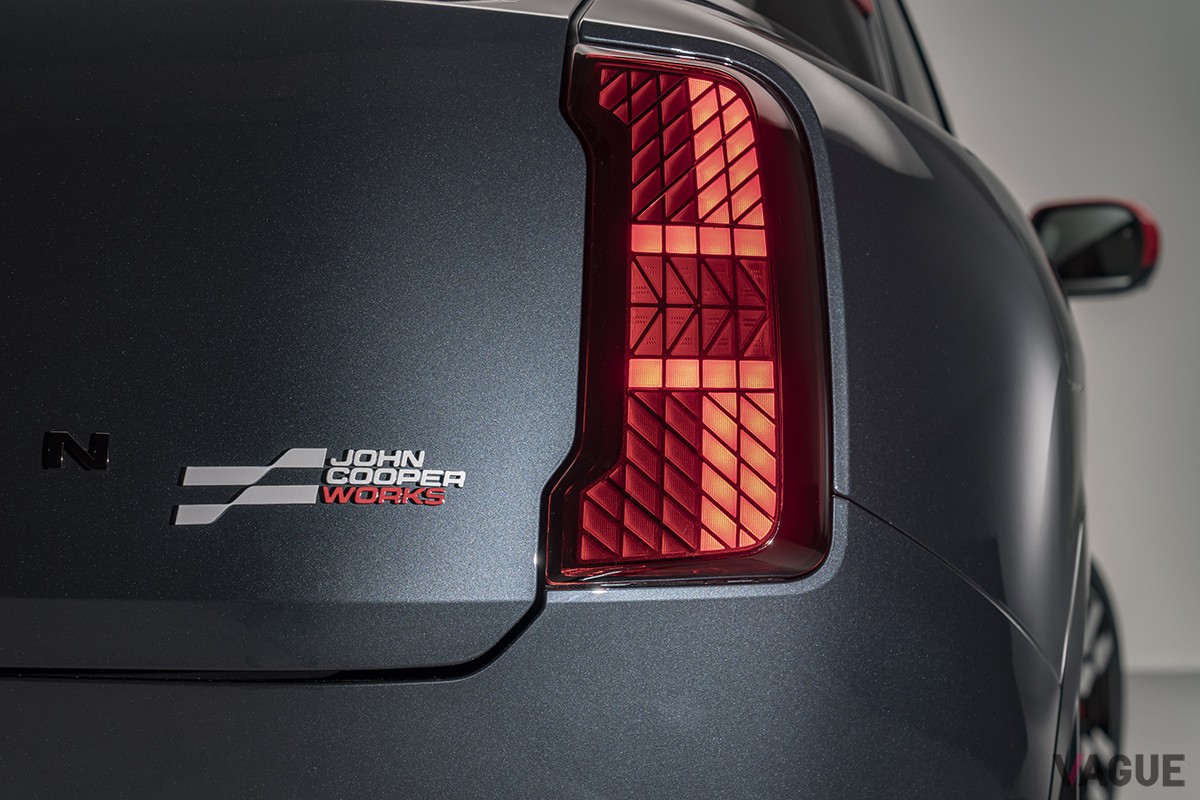 新型「ミニJCWカントリーマン」